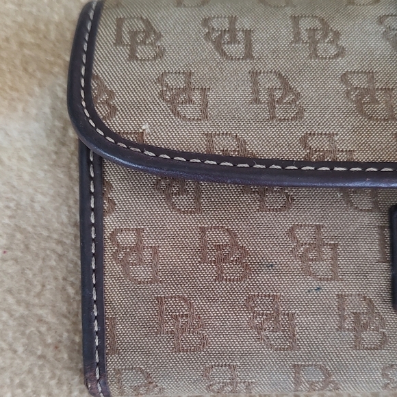 Rare Dooney & Bourke Vintage Brown and Tan Monogram Wallet with Lock Clasp - Picture 7 of 8